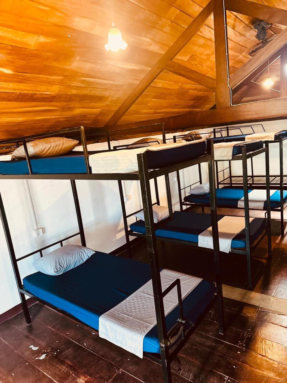 Happy Bunk Hostel 웰리가마 외부 사진