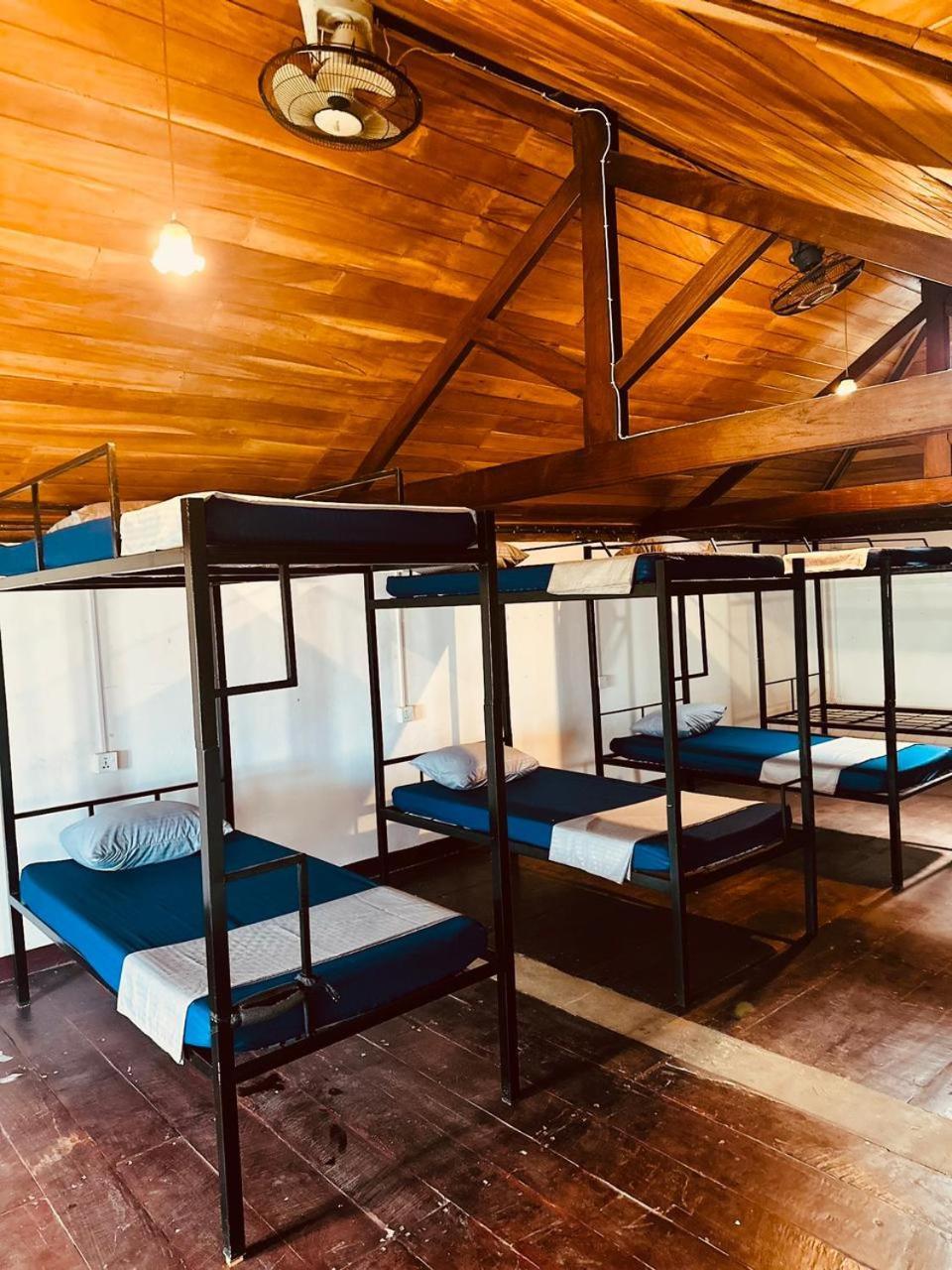 Happy Bunk Hostel 웰리가마 외부 사진