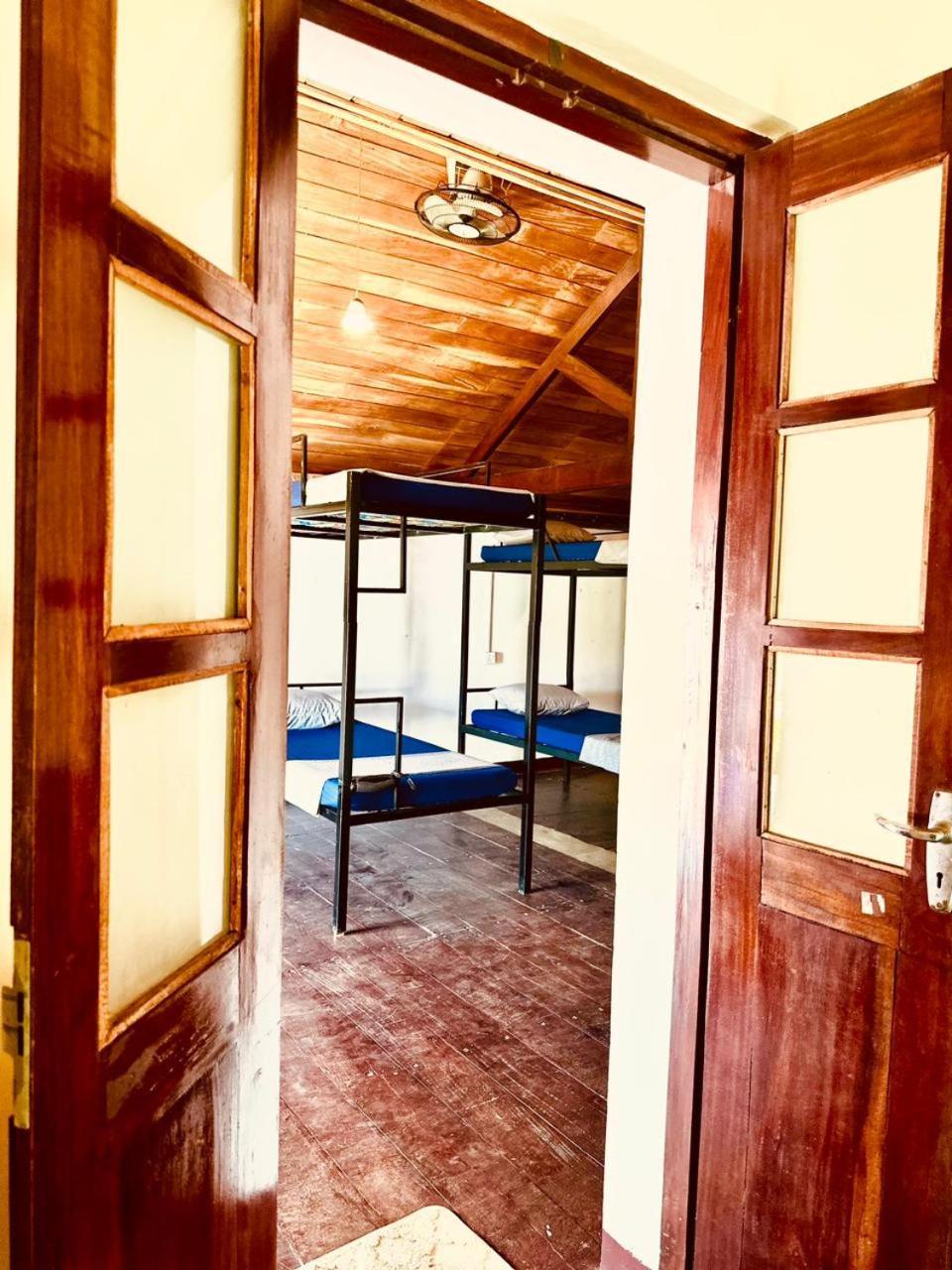 Happy Bunk Hostel 웰리가마 외부 사진